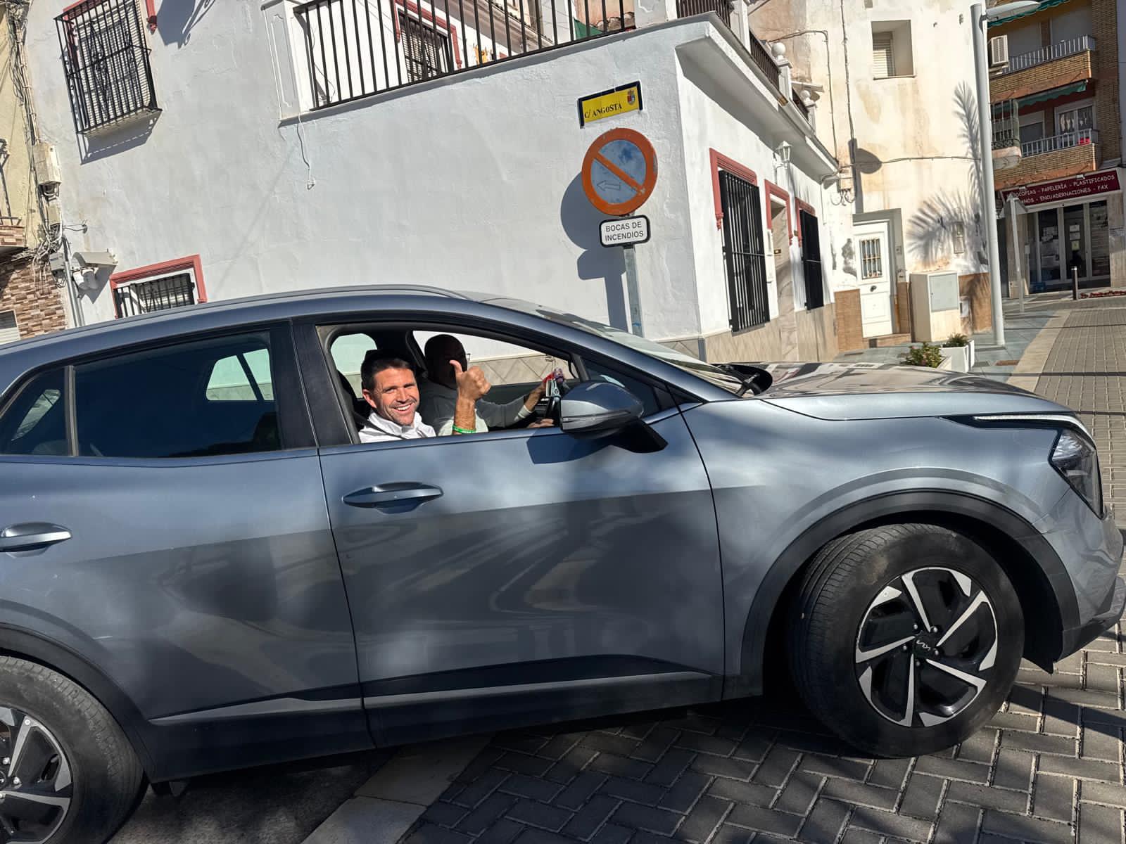 Pino, en Torre del Mar, con coche de lujo y chófer